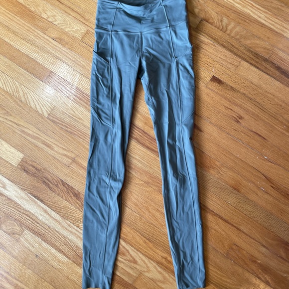 Lululemon Fast & Free Full Length Tight Non-Reflective 28"
Grey Sage size 2 EUC - Picture 7 of 11